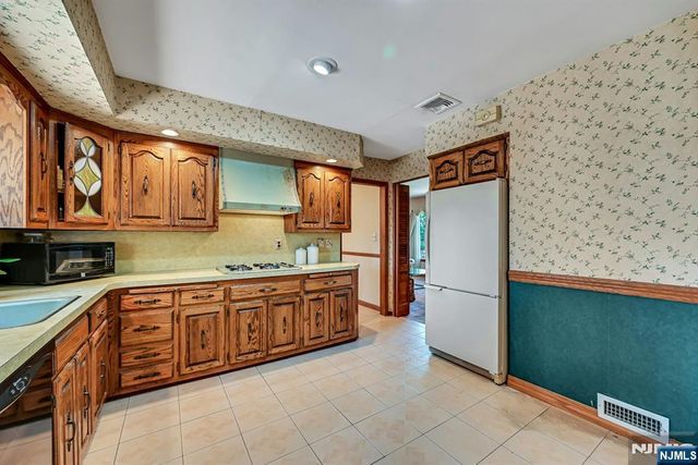 86 Willowbrook Court, Paramus, NJ 07652