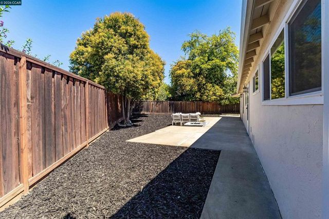 1593 Mendocino Dr, Concord, CA 94521