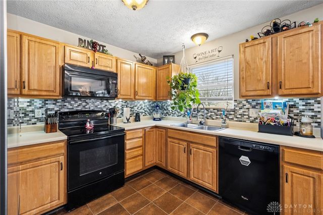 8737 Appleridge Court, Franklin, OH 45005