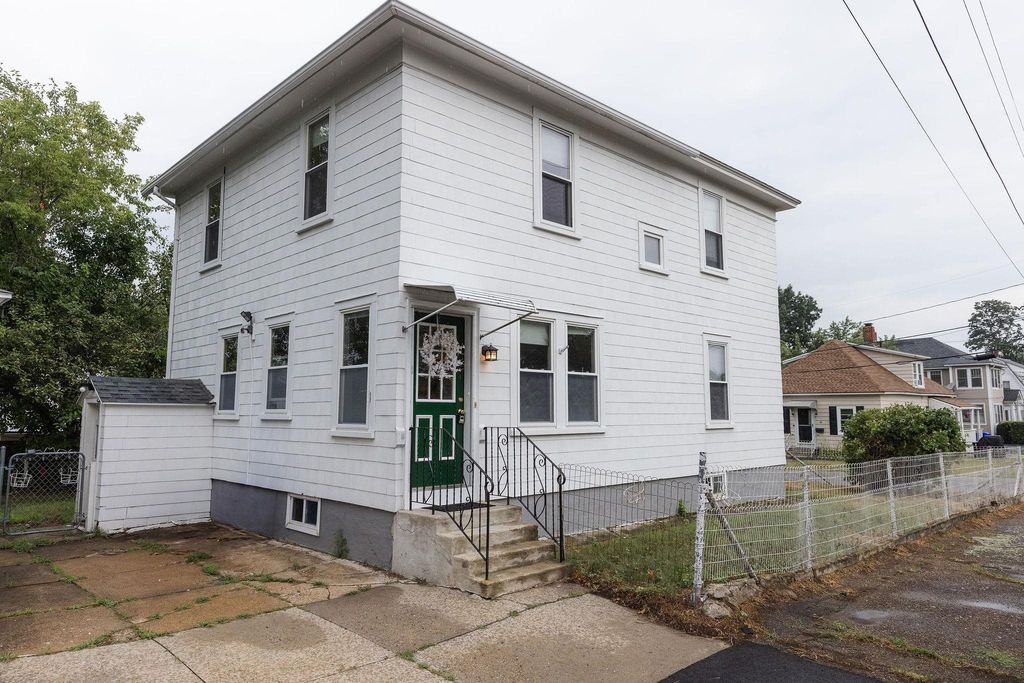 37 Garden Street, Manchester, NH 03103