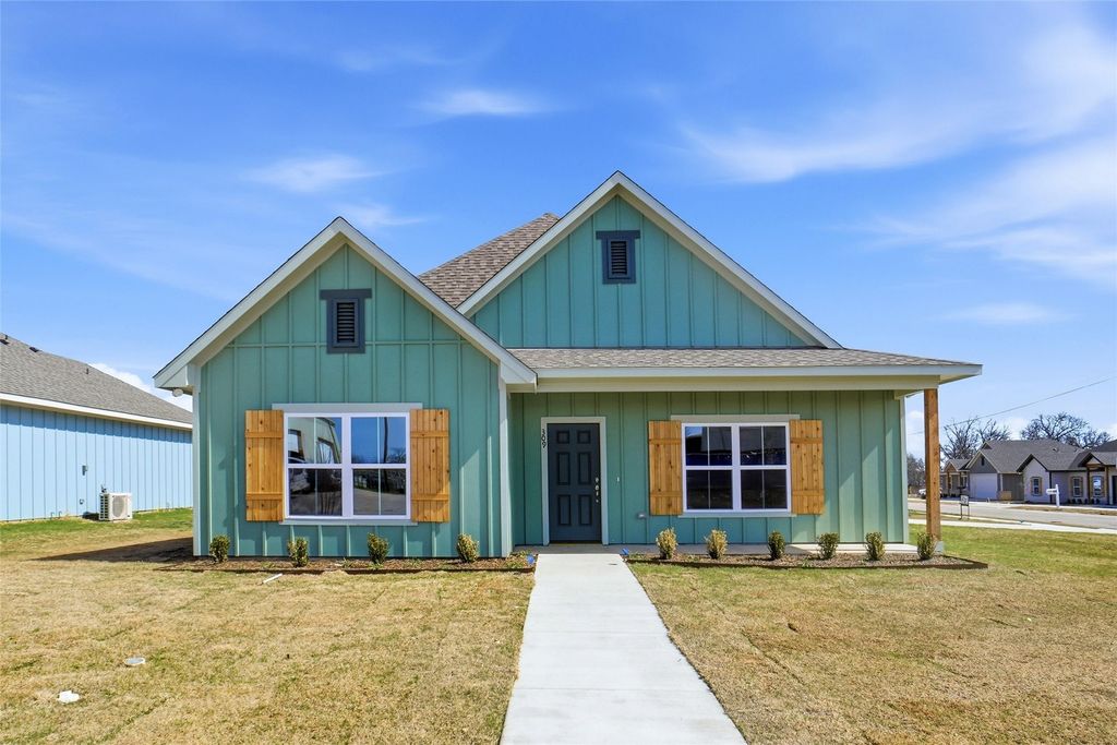 309 Railroad Avenue, Sanger, TX 76266