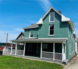 118-120 S Carnegie Ave, Connellsville, PA 15425