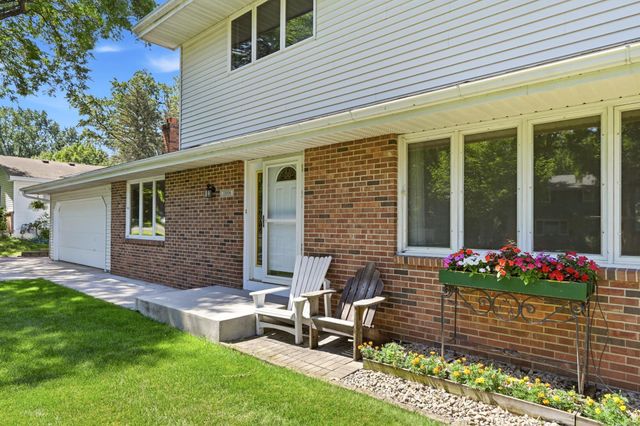 11006 Radisson Drive, Burnsville, MN 55337