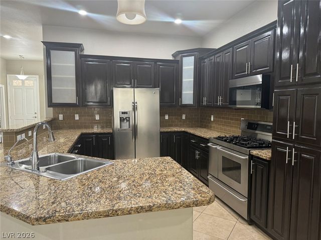 1625 Hidden Spring Drive, Las Vegas, NV 89117