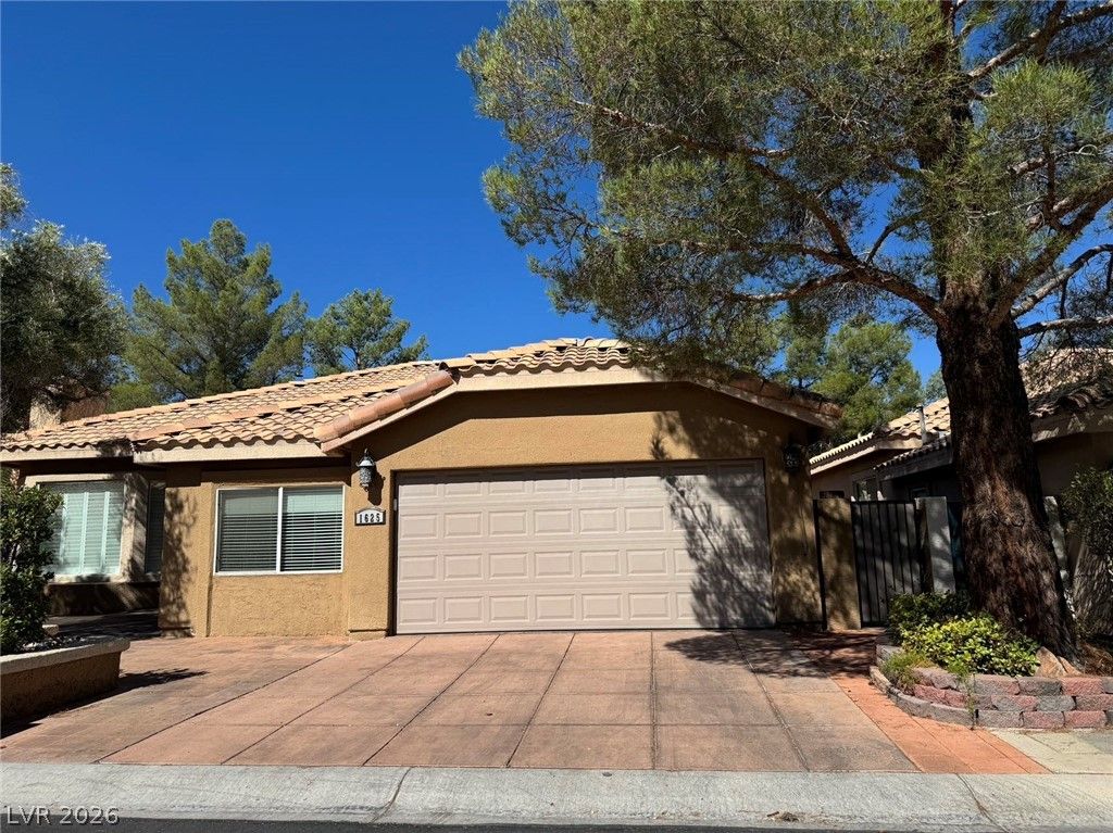 1625 Hidden Spring Drive, Las Vegas, NV 89117