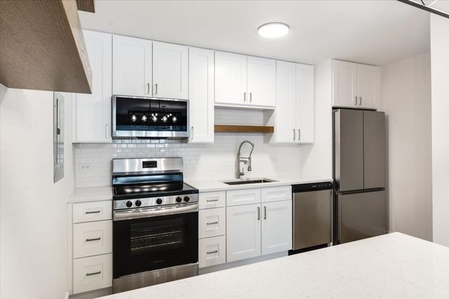 929 Washington Street 304, Evanston, IL 60202