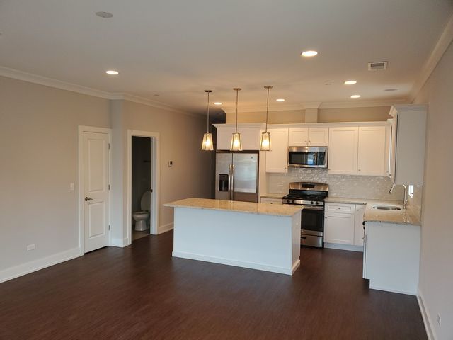 2534 N HARLEM Avenue 101, Elmwood Park, IL 60707