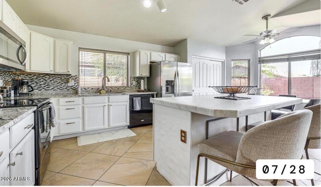 686 W FREMONT Drive, Tempe, AZ 85282