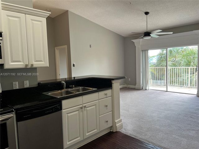 6928 SW 39th Street A303, Davie, FL 33314