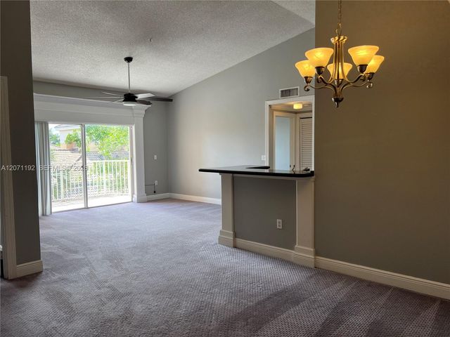 6928 SW 39th Street A303, Davie, FL 33314