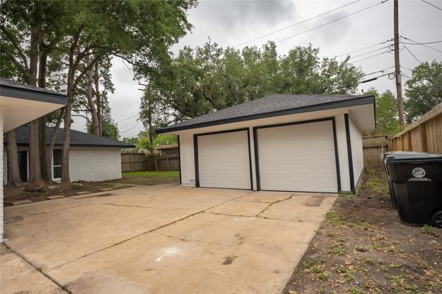 5446 Loch Lomond Drive, Houston, TX 77096