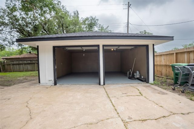 5446 Loch Lomond Drive, Houston, TX 77096