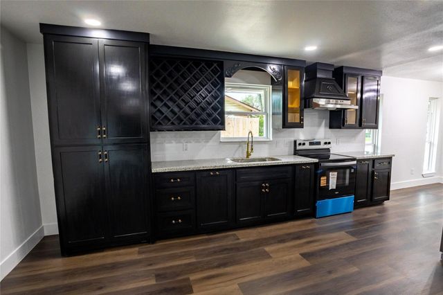 5446 Loch Lomond Drive, Houston, TX 77096