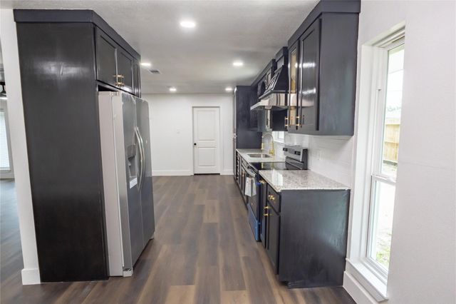 5446 Loch Lomond Drive, Houston, TX 77096
