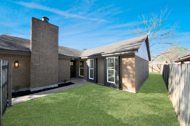 3305 Avenue R, Rosenberg, TX 77471