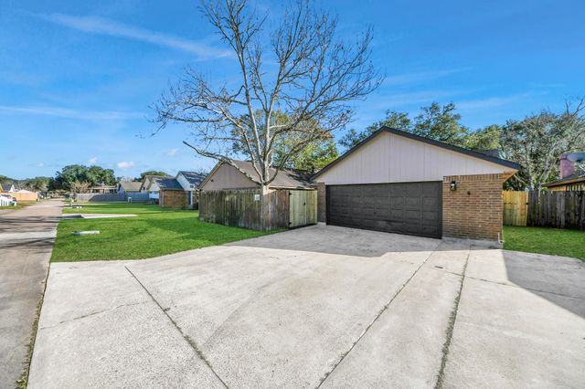 3305 Avenue R, Rosenberg, TX 77471