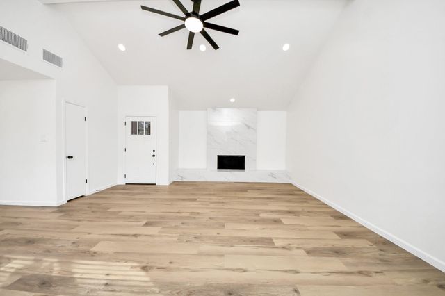 3305 Avenue R, Rosenberg, TX 77471