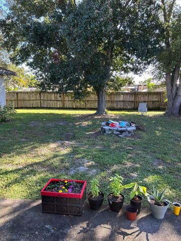 461 SW Byron Street, Port St. Lucie, FL 34983
