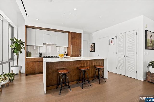 75 Park Lane PH-3701, Jersey City, NJ 07310