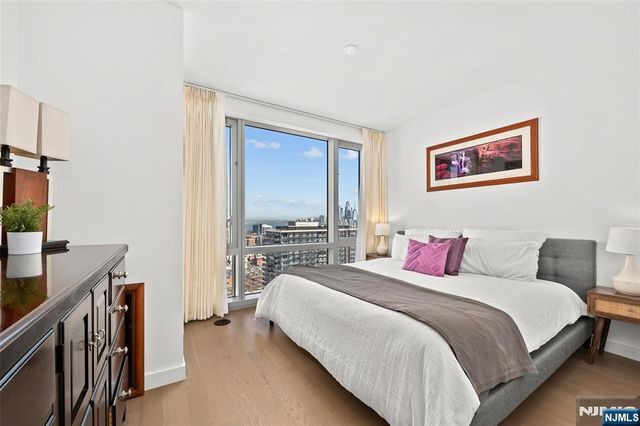 75 Park Lane PH-3701, Jersey City, NJ 07310
