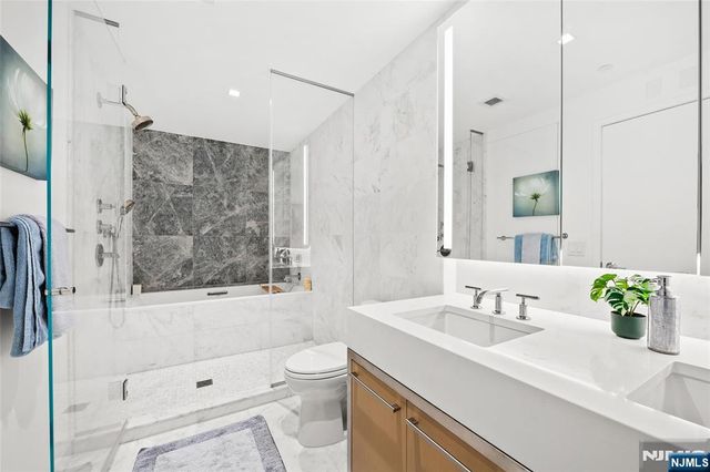 75 Park Lane PH-3701, Jersey City, NJ 07310