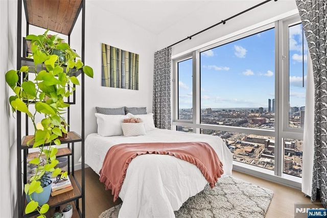 75 Park Lane PH-3701, Jersey City, NJ 07310