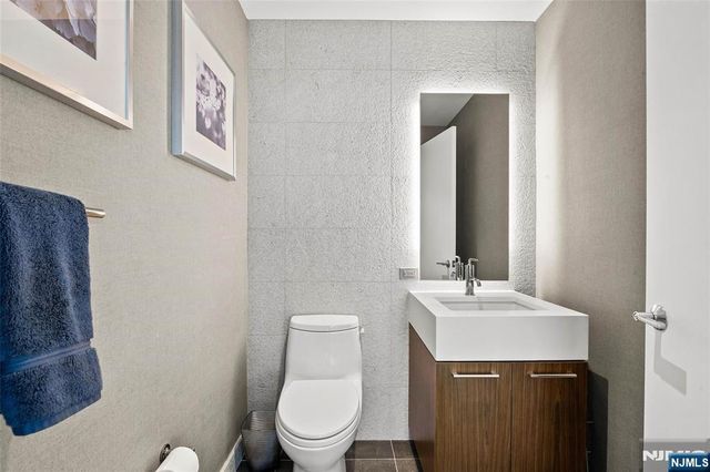 75 Park Lane PH-3701, Jersey City, NJ 07310