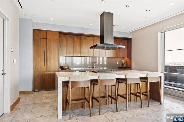 75 Park Lane PH-3701, Jersey City, NJ 07310