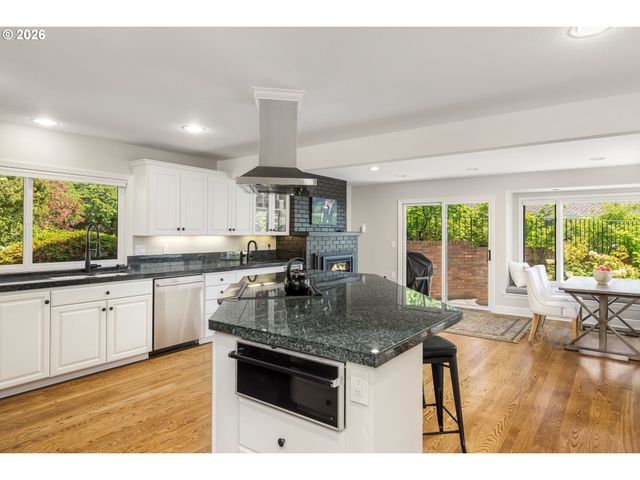 32475 Sw LAKE POINT Ct, Wilsonville, OR 97070