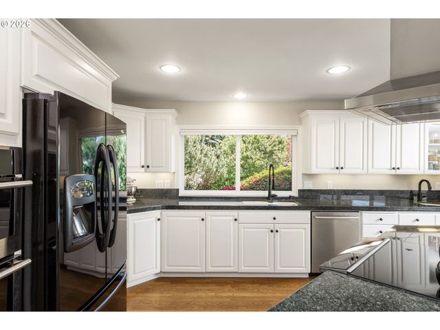 32475 Sw LAKE POINT Ct, Wilsonville, OR 97070