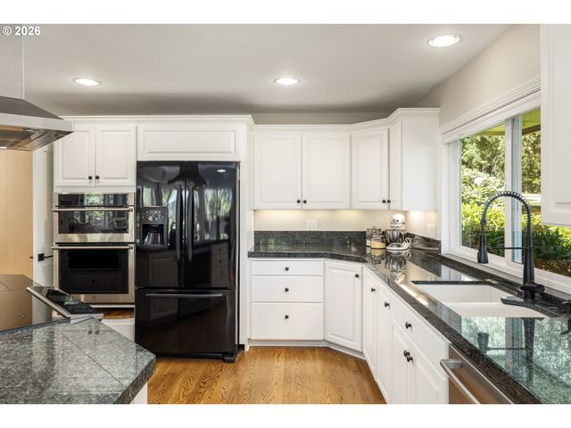 32475 Sw LAKE POINT Ct, Wilsonville, OR 97070