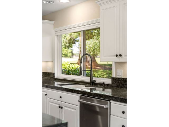 32475 Sw LAKE POINT Ct, Wilsonville, OR 97070
