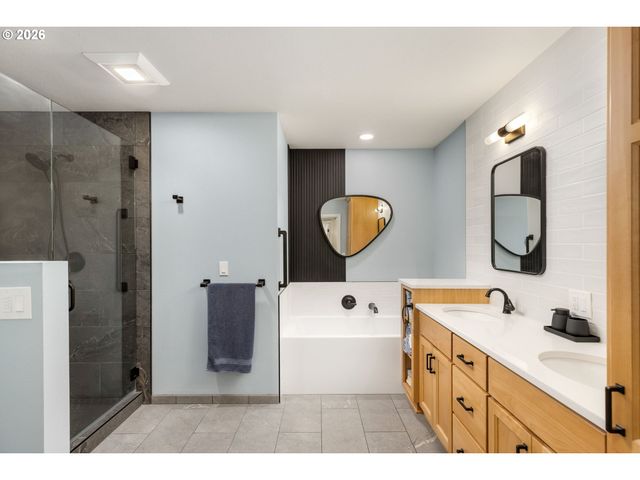 32475 Sw LAKE POINT Ct, Wilsonville, OR 97070