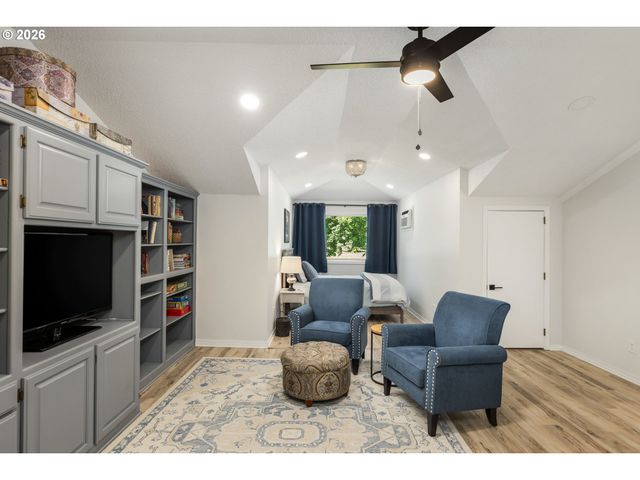 32475 Sw LAKE POINT Ct, Wilsonville, OR 97070