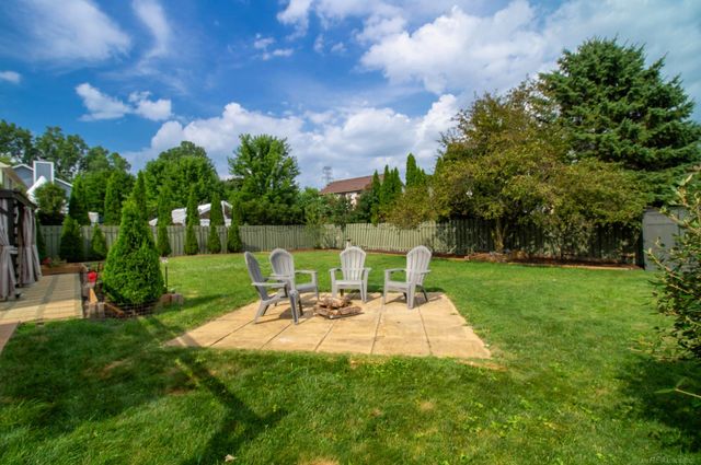 7584 Maple Drive, Westland, MI 48185