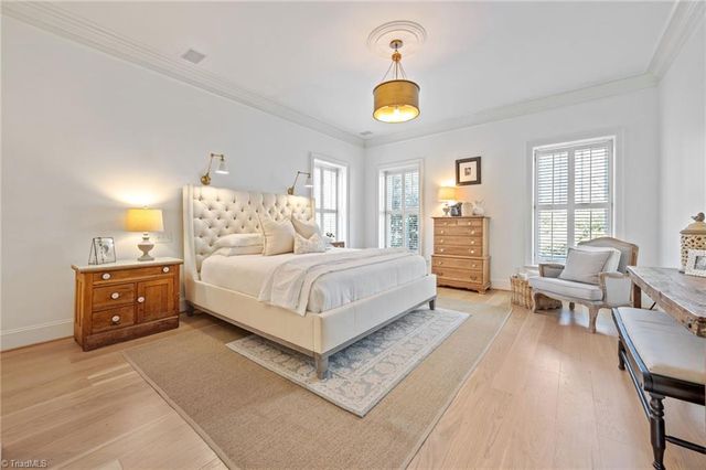 208 Willoughby Boulevard, Greensboro, NC 27408