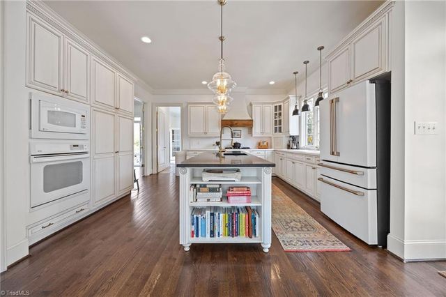 208 Willoughby Boulevard, Greensboro, NC 27408