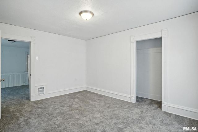 320 16TH Avenue N, Clinton, IA 52732