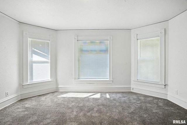 320 16TH Avenue N, Clinton, IA 52732