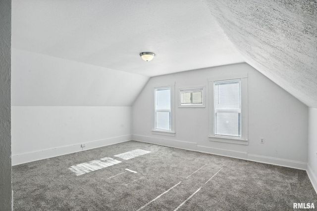 320 16TH Avenue N, Clinton, IA 52732