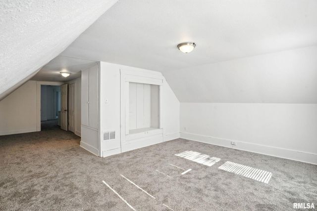 320 16TH Avenue N, Clinton, IA 52732