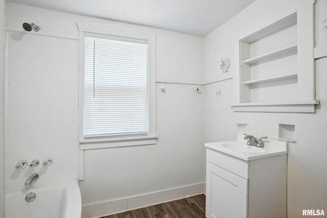 320 16TH Avenue N, Clinton, IA 52732