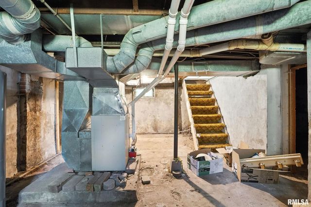 320 16TH Avenue N, Clinton, IA 52732