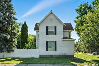 320 16TH Avenue N, Clinton, IA 52732