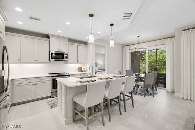 2614 Seychelles CIR 1204, Naples, FL 34112