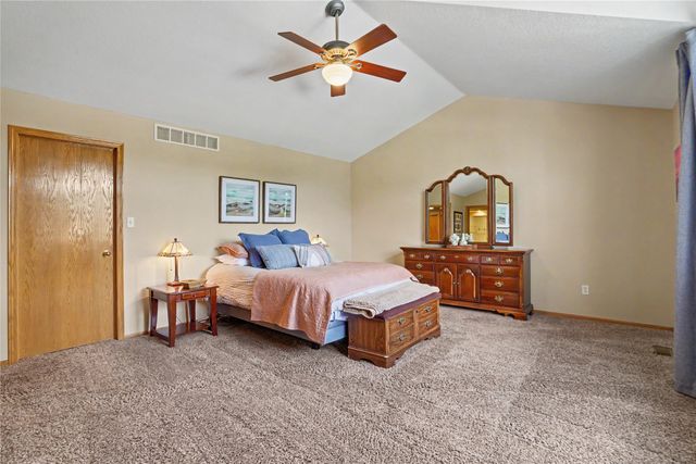 6845 Morningside Circle, Johnston, IA 50131
