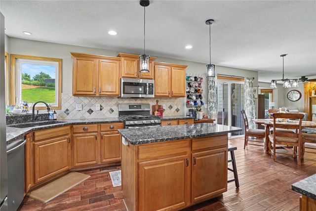 6845 Morningside Circle, Johnston, IA 50131