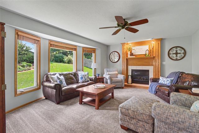 6845 Morningside Circle, Johnston, IA 50131