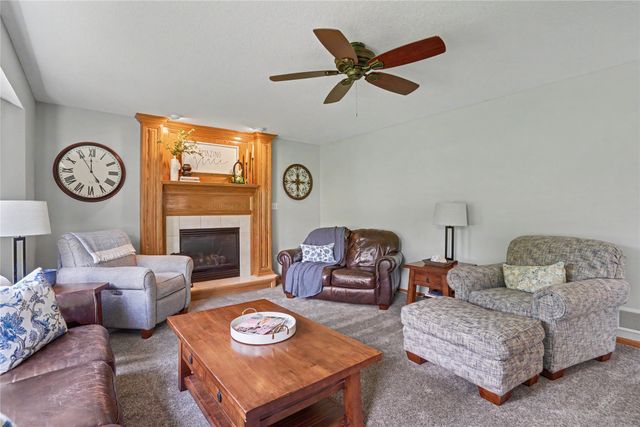 6845 Morningside Circle, Johnston, IA 50131