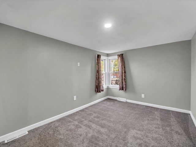 1820 Tomahawk Trail, Round Lake Heights, IL 60073